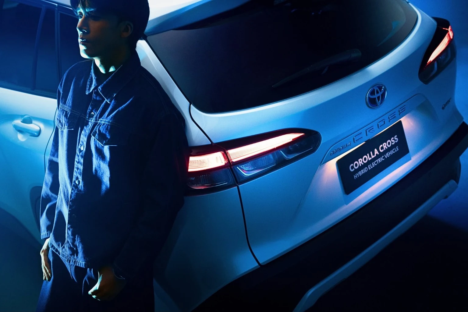 Neron Zach beside a Toyota Corolla Cross in the same automotive campaign